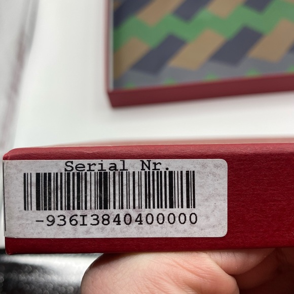 Ferragamo Men’s Geometric Leather pouch - Picture 7 of 7